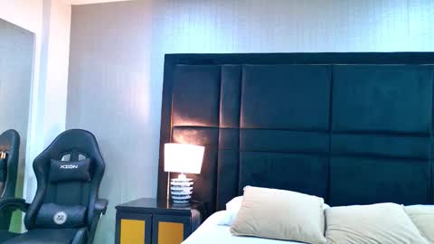 Snapshot of hollyolson chatting on February 20, 7:58 pm Holly online show from February 20, 7:58 pm