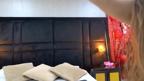 Holly online show from April 28, 7:52 pm