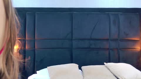 Holly online show from May 5, 6:27 pm