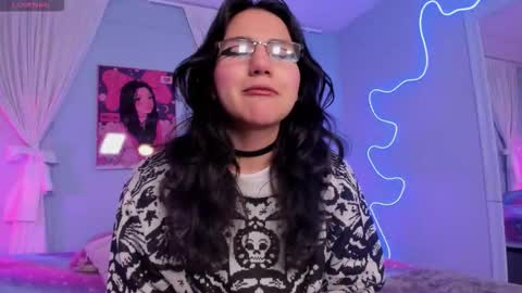 hollypeach_ online show from January 10, 4:31 pm