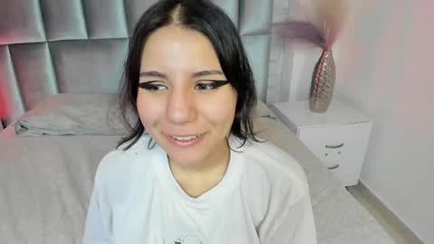 hollypeach_ online show from April 29, 7:31 pm