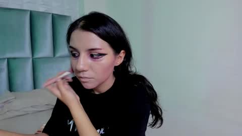 hollypeach_ online show from April 30, 8:37 pm