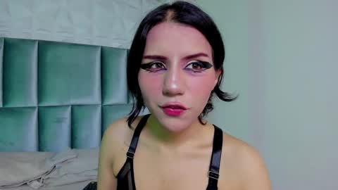 hollypeach_ online show from April 30, 8:57 pm