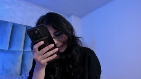 hollypeach_ online show from May 19, 1:56 am