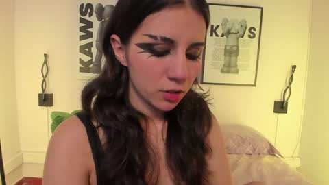 hollypeach_ online show from June 4, 7:42 pm