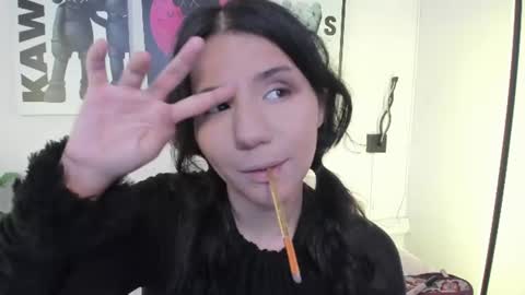 hollypeach_ online show from June 16, 7:27 pm