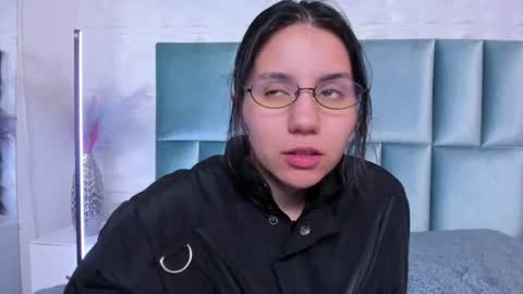 hollypeach_ online show from June 29, 6:41 am