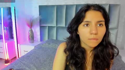 hollypeach_ online show from July 6, 7:38 pm