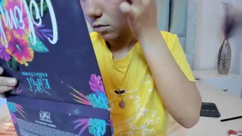 hollypeach_ online show from July 13, 7:38 pm
