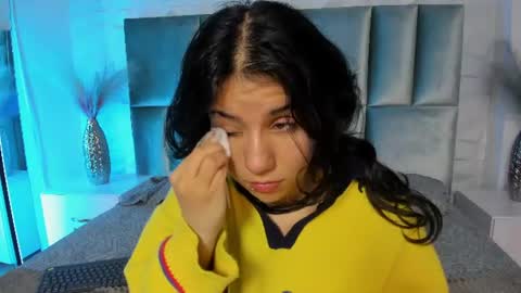 hollypeach_ online show from July 21, 7:27 pm