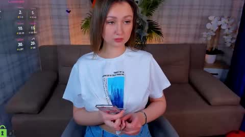 Snapshot of hollyray_ chatting on October 28, 8:18 am Holly online show from October 28, 8:18 am