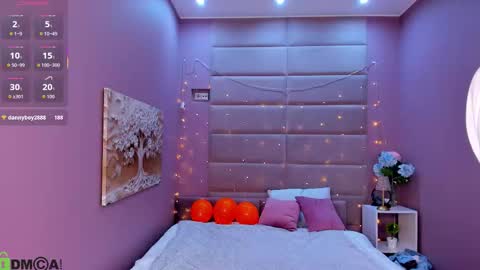 Snapshot of hollyray_ chatting on October 30, 8:49 am Holly online show from October 30, 8:49 am