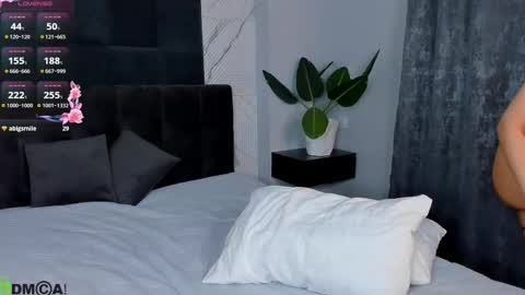 Snapshot of hollyray_ chatting on November 30, 1:20 am Holly online show from November 30, 1:20 am