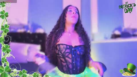 Snapshot of hollys_weett chatting on March 18, 5:54 am Hollys online show from March 18, 5:54 am