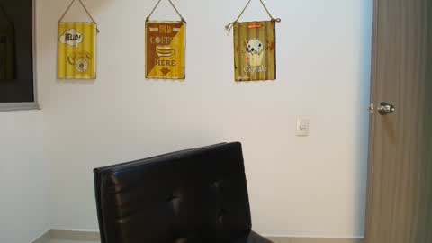 hollyshit_ online show from October 29, 1:52 am