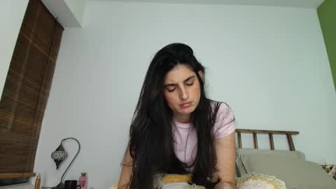 hollyshit_ online show from February 7, 12:14 am