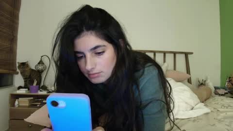Snapshot of hollyshit_ chatting on April 8, 12:10 am hollyshit_ online show from April 8, 12:10 am