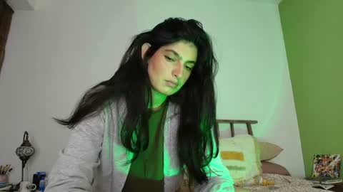 hollyshit_ online show from July 2, 1:16 am