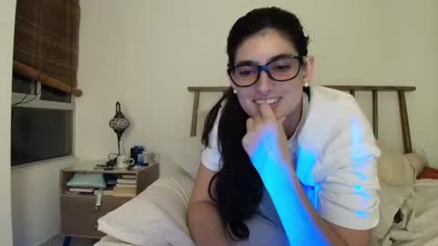 hollyshit_ online show from July 4, 1:45 am