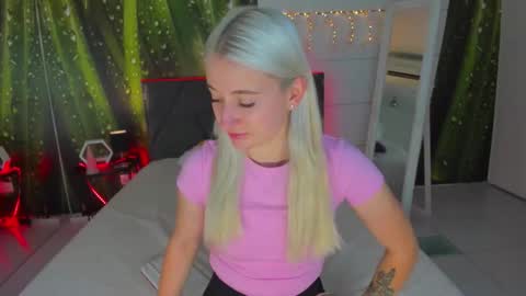 HollyTaillor online show from September 11, 5:29 am