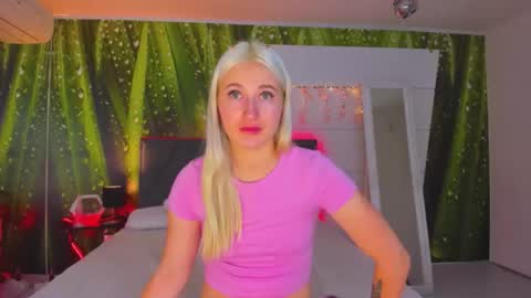 HollyTaillor online show from October 13, 5:29 am