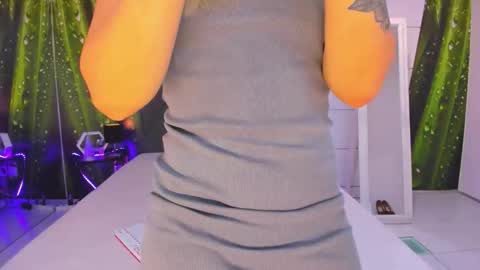 HollyTaillor online show from October 27, 6:17 am