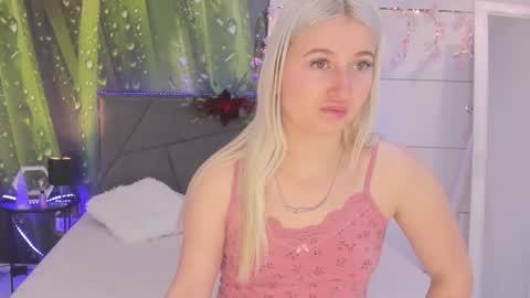 HollyTaillor online show from January 6, 6:39 am