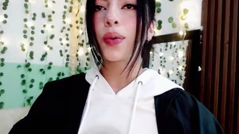 holly online show from January 4, 12:27 am