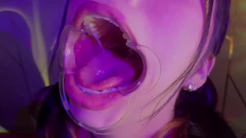 holly online show from February 10, 11:31 pm