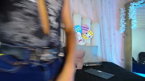 Snapshot of hollyyqueen_ chatting on March 21, 7:17 pm Hollyy online show from March 21, 7:17 pm