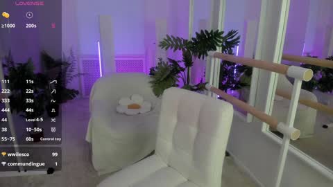 Snapshot of holy_alexa chatting on December 6, 9:32 am Alexa online show from December 6, 9:32 am