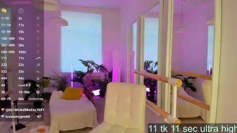 Snapshot of holy_alexa chatting on December 18, 9:58 am Alexa online show from December 18, 9:58 am