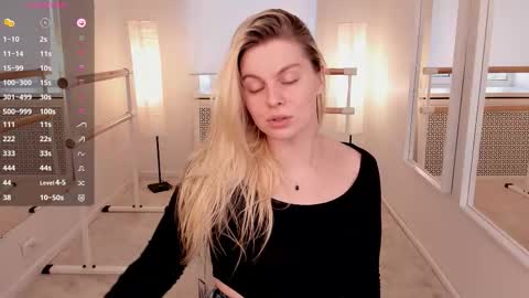 Snapshot of holy_alexa chatting on October 20, 6:47 am Alexa online show from October 20, 6:47 am