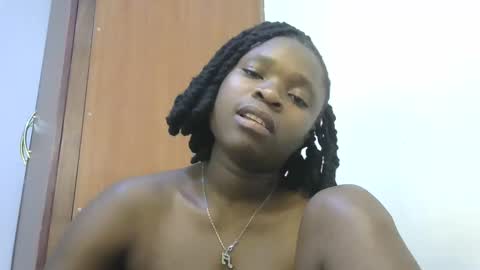 Snapshot of holy_ebony chatting on April 8, 9:37 pm holy_ebony online show from April 8, 9:37 pm