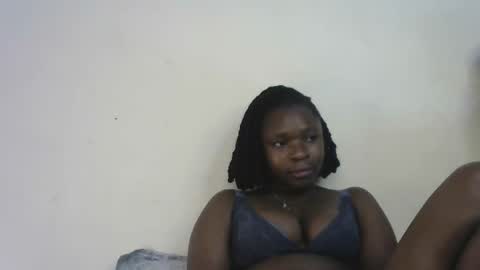 Snapshot of holy_ebony chatting on April 12, 12:26 am holy_ebony online show from April 12, 12:26 am