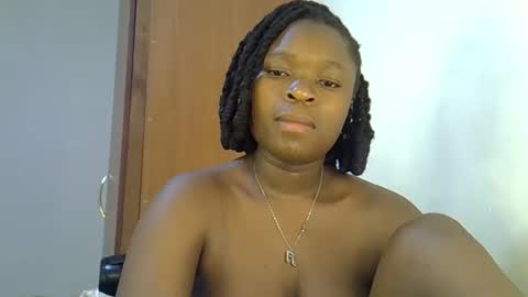 Snapshot of holy_ebony chatting on April 27, 10:30 pm holy_ebony online show from April 27, 10:30 pm