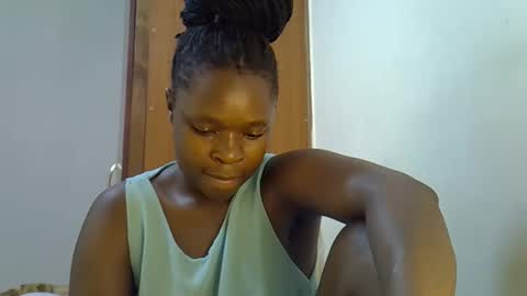 Snapshot of holy_ebony chatting on May 19, 11:44 pm holy_ebony online show from May 19, 11:44 pm