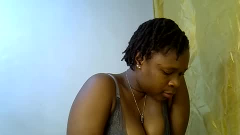 Snapshot of holy_ebony chatting on June 5, 11:43 pm holy_ebony online show from June 5, 11:43 pm
