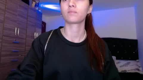 Snapshot of holy_julii chatting on June 7, 3:54 am holy_julii online show from June 7, 3:54 am