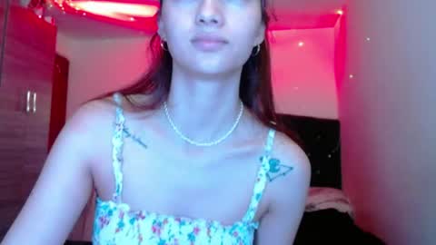 Snapshot of holy_julii chatting on June 9, 3:29 am holy_julii online show from June 9, 3:29 am