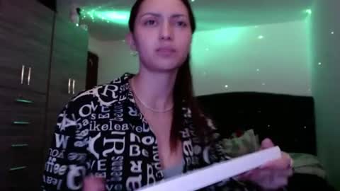 Snapshot of holy_julii chatting on June 11, 4:43 am holy_julii online show from June 11, 4:43 am
