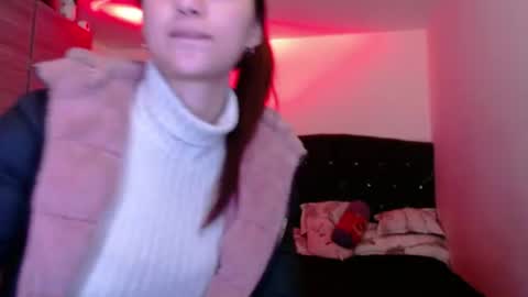 Snapshot of holy_julii chatting on June 13, 4:10 am holy_julii online show from June 13, 4:10 am