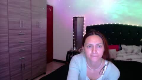 Snapshot of holy_julii chatting on June 14, 3:30 am holy_julii online show from June 14, 3:30 am