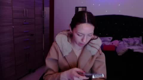 Snapshot of holy_julii chatting on June 15, 2:36 am holy_julii online show from June 15, 2:36 am