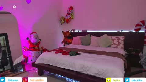 Snapshot of holy_khloe chatting on December 8, 4:04 am Kira Purrr online show from December 8, 4:04 am