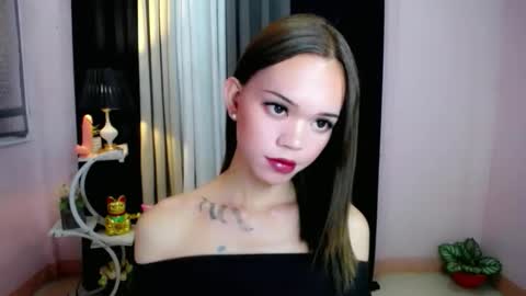 Snapshot of holy_maxine chatting on December 3, 1:31 pm holy_maxine online show from December 3, 1:31 pm