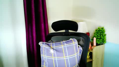 holy_maxine online show from February 3, 6:11 am