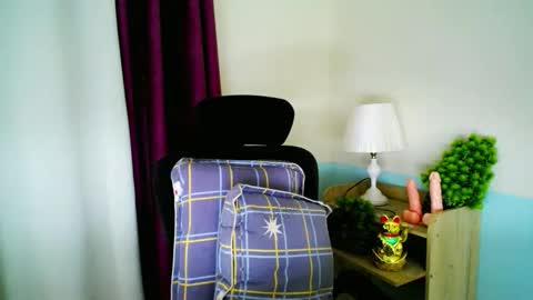 holy_maxine online show from February 8, 9:34 am