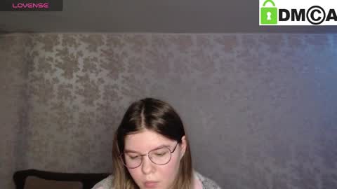 Welcome guys  Pleasure to see you all here  My name is MichaelaTip menu is active Private is open  online show from December 4, 7:17 am