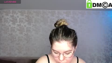 Snapshot of holy_michela chatting on January 17, 6:04 am Welcome guys Pleasure to see you all here My name is MichaelaTip menu is active Private is open online show from January 17, 6:04 am